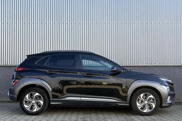 Hyundai Kona (2021) thumbnail 4