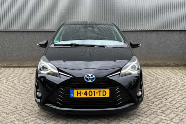 Toyota Yaris (2020) thumbnail 2