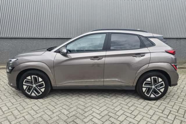 Hyundai Kona (2023) thumbnail 2