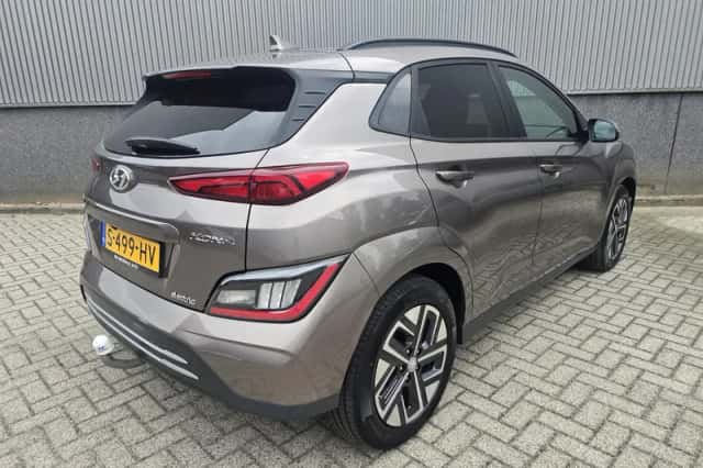 Hyundai Kona (2023) thumbnail 4