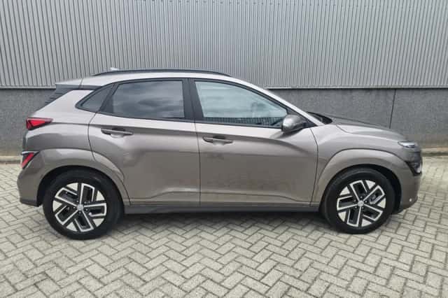 Hyundai Kona (2023) thumbnail 5