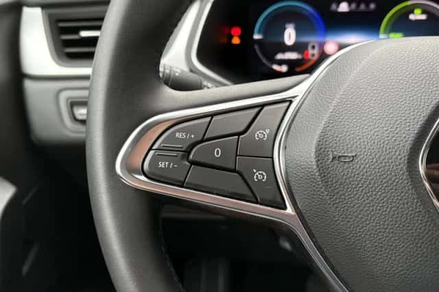 Renault Captur (2022) thumbnail 16