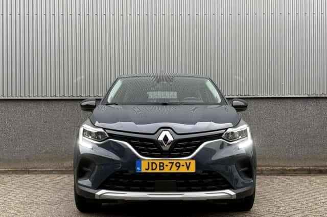 Renault Captur (2022) thumbnail 3