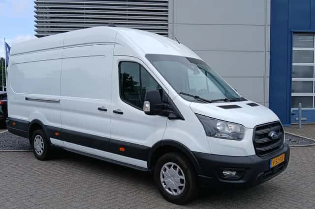 Ford Transit (2024) thumbnail 3