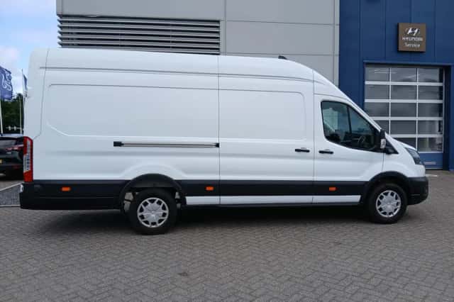 Ford Transit (2024) thumbnail 5