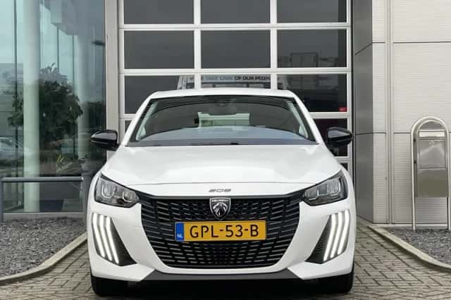 Peugeot 208 (2024) thumbnail 2