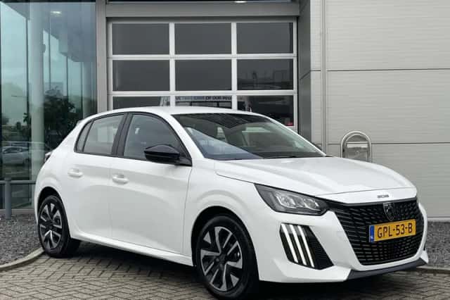 Peugeot 208 (2024) thumbnail 3