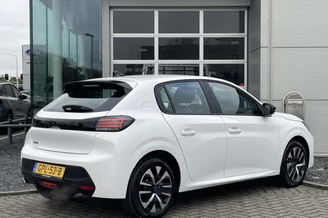 Peugeot 208 (2024) thumbnail 5