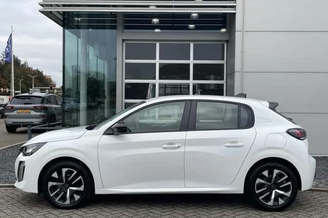 Peugeot 208 (2024) thumbnail 8
