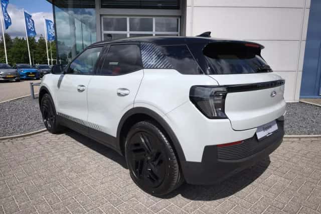 Ford Explorer (2026) thumbnail 3