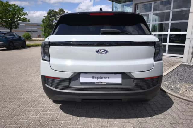 Ford Explorer (2026) thumbnail 4