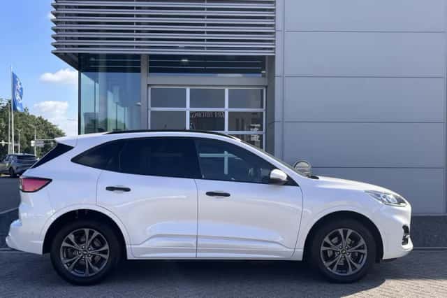Ford Kuga (2021) thumbnail 4