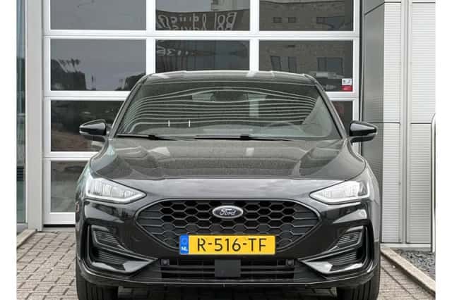 Ford Focus (2022) thumbnail 2