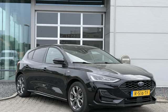 Ford Focus (2022) thumbnail 3