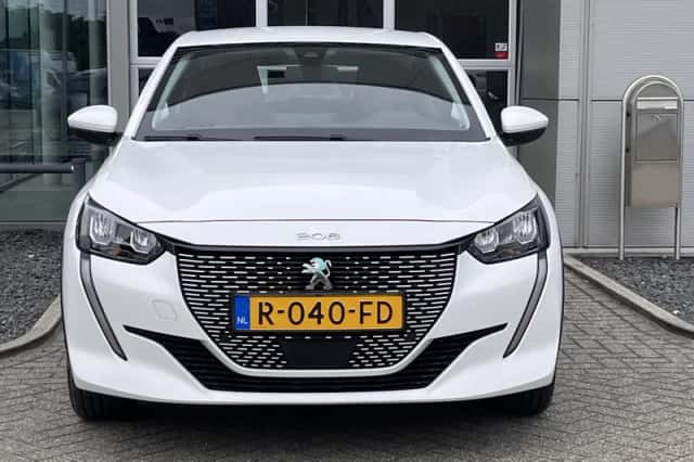 Peugeot e-208 (2021) thumbnail 5