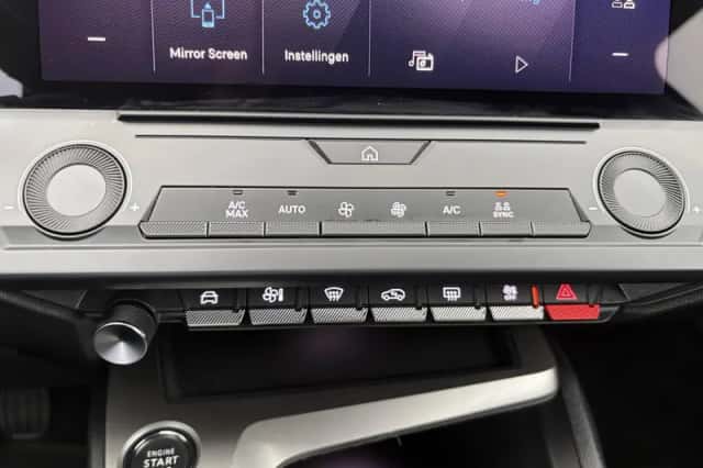 Peugeot 308 (2022) thumbnail 25