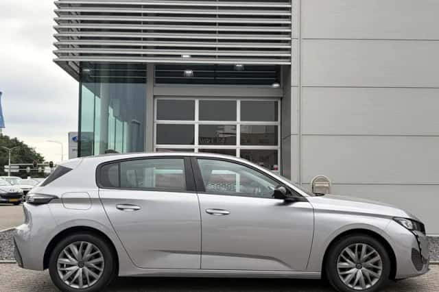 Peugeot 308 (2022) thumbnail 4