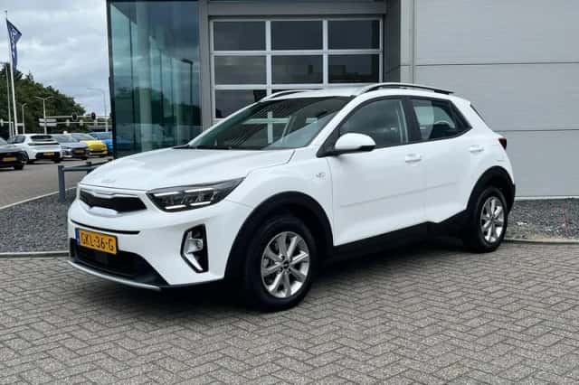 Kia Stonic (2024) thumbnail 3
