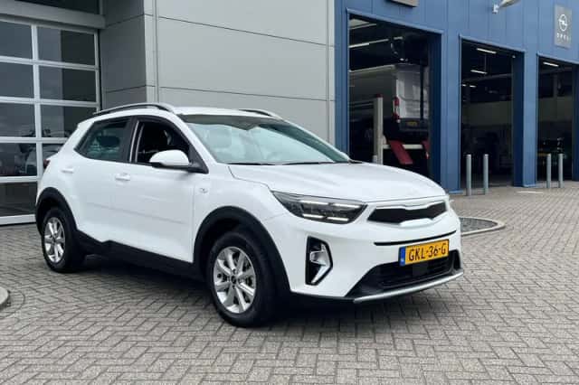 Kia Stonic (2024) thumbnail 4