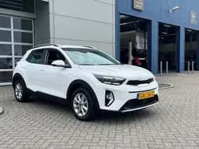 Kia Stonic (2024) thumbnail 4