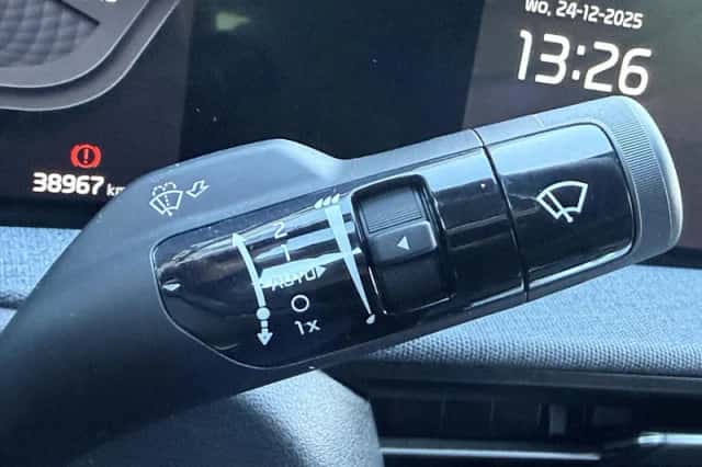 Kia EV6 (2023) thumbnail 17