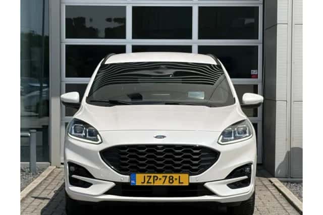Ford Kuga (2022) thumbnail 2
