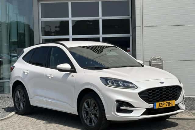 Ford Kuga (2022) thumbnail 3