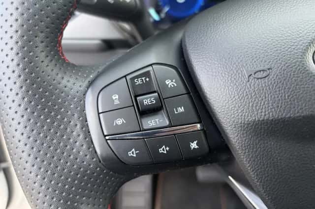 Ford Kuga (2022) thumbnail 23