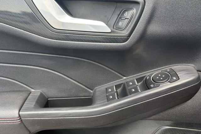 Ford Kuga (2022) thumbnail 25