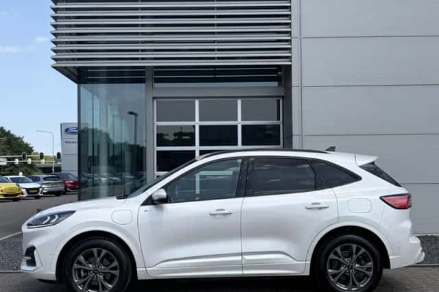 Ford Kuga (2022) thumbnail 4