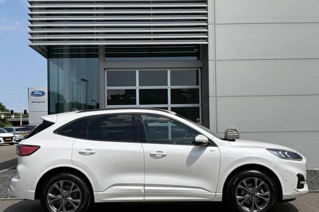 Ford Kuga (2022) thumbnail 5