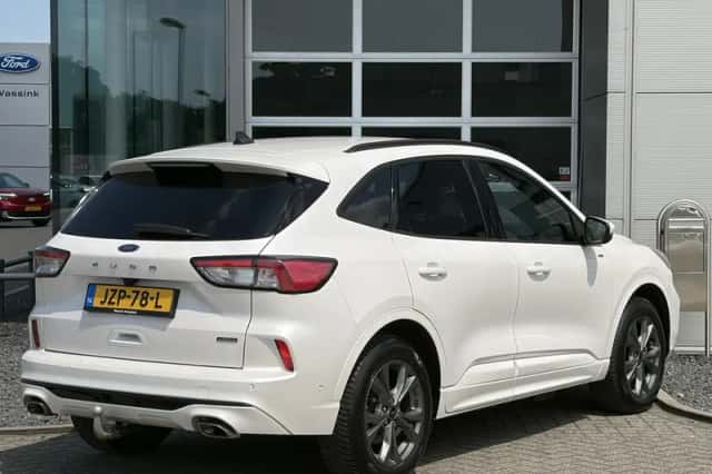 Ford Kuga (2022) thumbnail 6