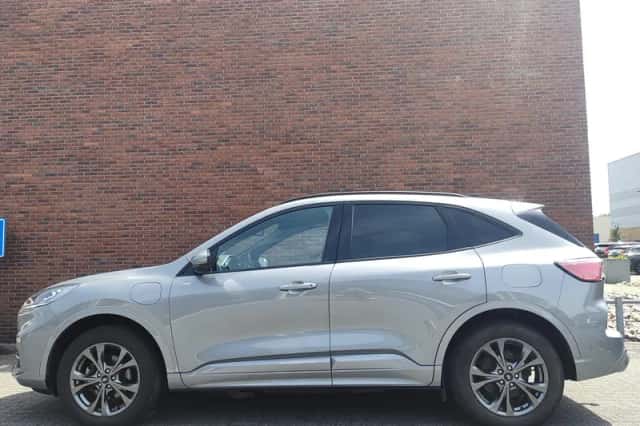 Ford Kuga (2023) thumbnail 2