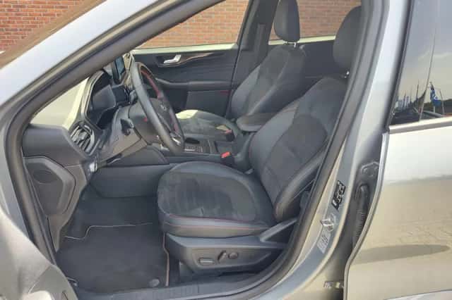 Ford Kuga (2023) thumbnail 5