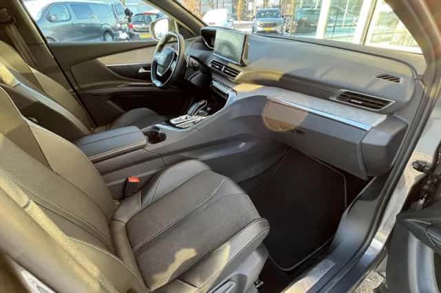 Peugeot 5008 (2022) thumbnail 18