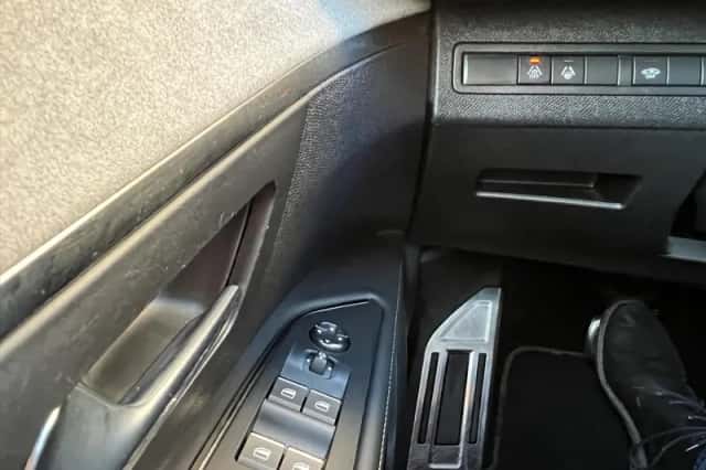 Peugeot 5008 (2022) thumbnail 8