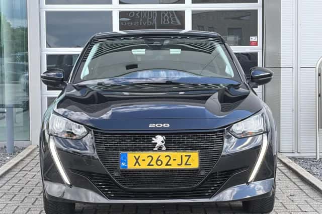 Peugeot e-208 (2023) thumbnail 2