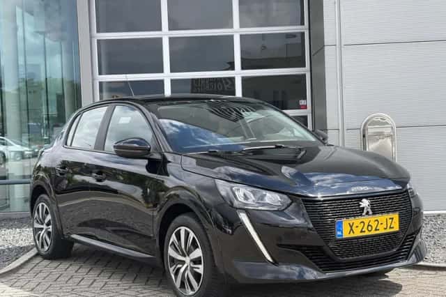 Peugeot e-208 (2023) thumbnail 3