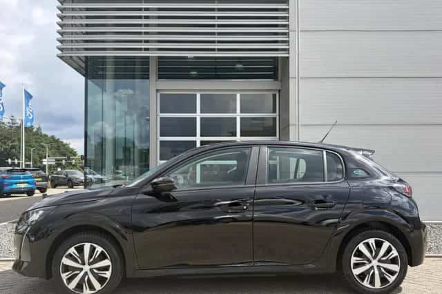 Peugeot e-208 (2023) thumbnail 5