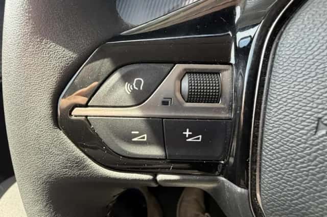 Peugeot 208 (2021) thumbnail 18