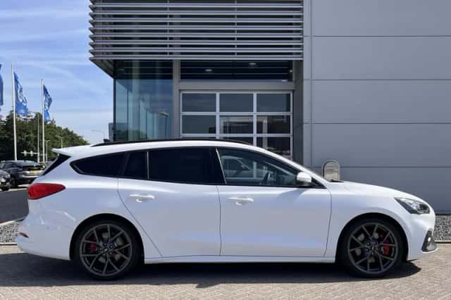 Ford Focus (2021) thumbnail 3