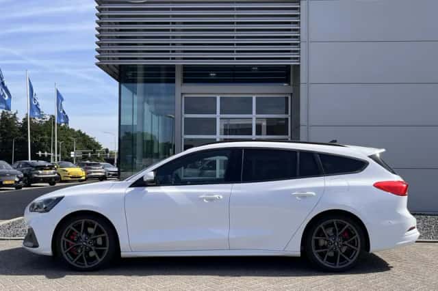 Ford Focus (2021) thumbnail 4