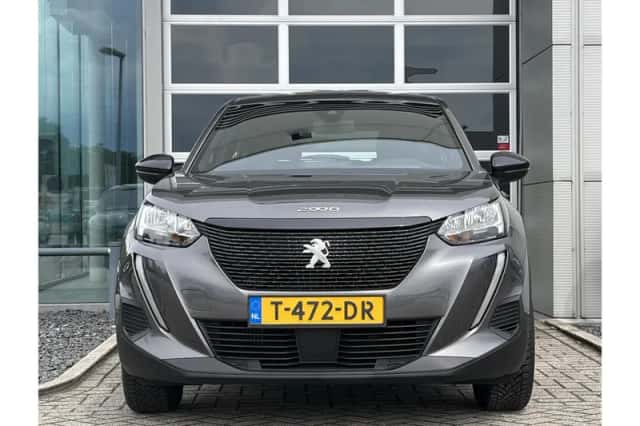 Peugeot 2008 (2023) thumbnail 2