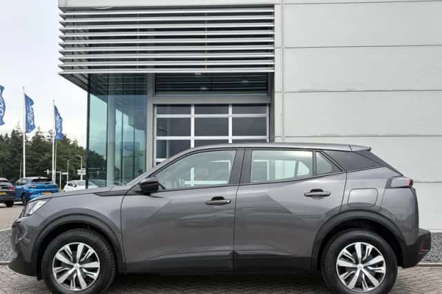 Peugeot 2008 (2023) thumbnail 4