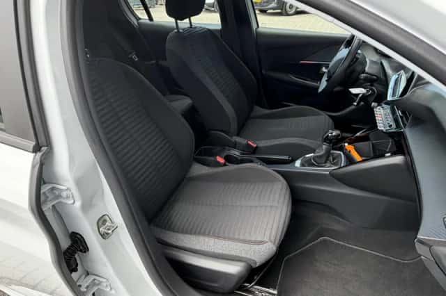 Peugeot 208 (2022) thumbnail 16