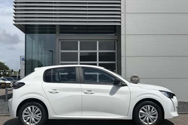 Peugeot 208 (2022) thumbnail 4