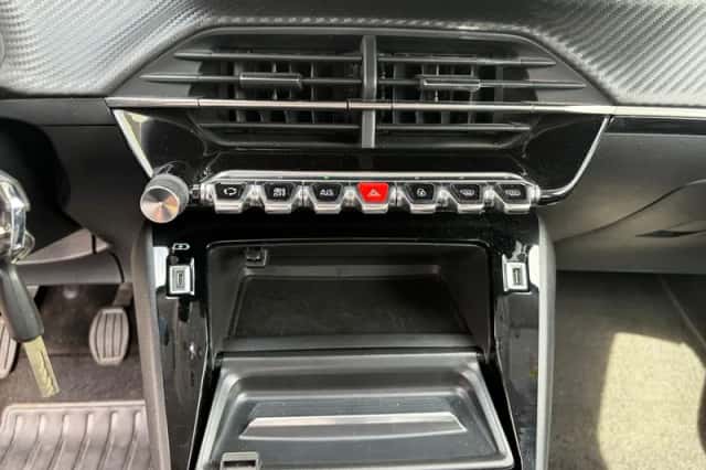 Peugeot 2008 (2022) thumbnail 25