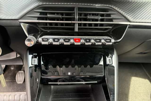 Peugeot 2008 (2022) thumbnail 26