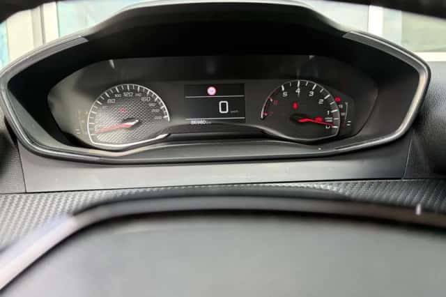 Peugeot 2008 (2022) thumbnail 8