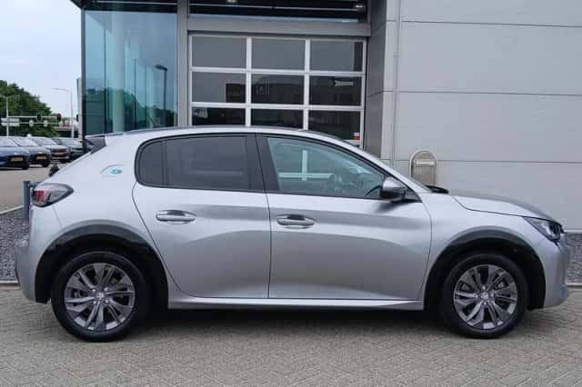 Peugeot e-208 (2021) thumbnail 5